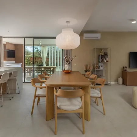 Nareo Collection With Private Pool