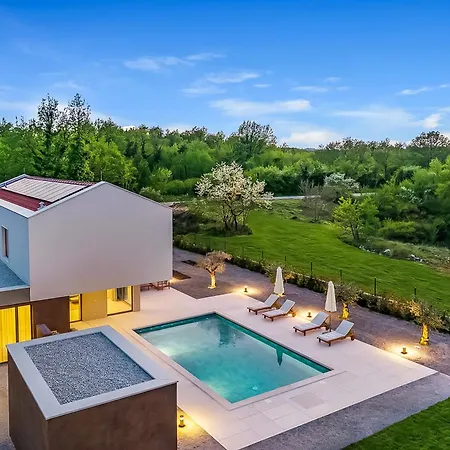 Nareo Collection With Private Pool